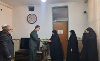 دیدار جانشین سپاه سرپل‌ذهاب با خانواده شهید علی‌جان عزیزی