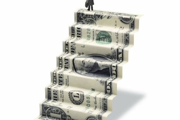 کنترل نوسانات ارز، اولویت اصلی بازار است