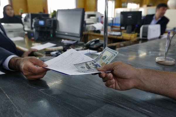 تورم و تراز تجاری منفی حاصل سیاست‌های ارزچند نرخی در نیم قرن گذشته است