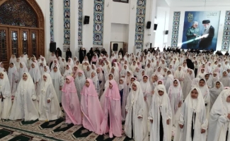 جشن بزرگ تکلیف ۴۵۰ دانش‌آموز سرپل‌ذهابی در جوار حرم مطهر