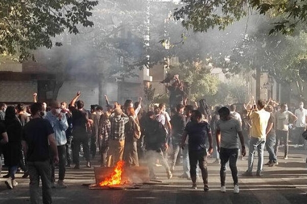 دانشگاهیان در عرصه جهاد تبیین سکوت نکنند