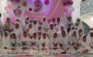 جشن تکلیف دانش آموزان دختر مدرسه  ۱۷ شهریور سرپل‌ذهاب برگزار شد