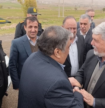 دکتر صالحی وزیر فرهنگ و ارشاد به همراه دکتر حبیبی استاندار کرمانشاه با استقبال دکتر فتح الله حسینی نماینده مردم در مجلس شورای اسلامی و مهندس رحیمی فرماندار سرپل‌ذهاب بهمراه جمعی از اعضای شورای تأمین ،  وارد شهرستان شدند