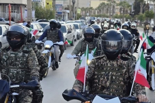 رژه موتورسواران همزمان با فرارسیدن دهه فجر در سرپل ذهاب برگزار شد.