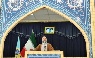 اقامه نماز جمعه سرپل‌ذهاب به امامت حجت‌الاسلام ساداتی در مصلی حرم احمد بن اسحاق(ره)