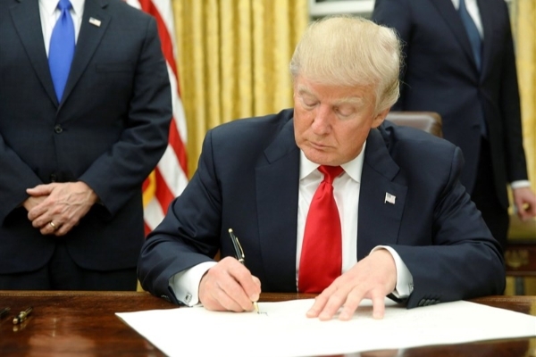 جزئیات فرمان اجرایی ترامپ علیه تجارت با ایران
