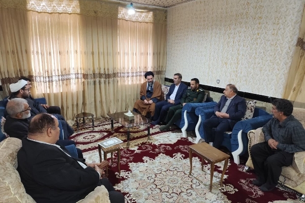 دیدار مسئولان سرپل‌ذهاب با خانواده شهید مراد مروتی؛ تجدید بیعت با راه شهدا در ایام دهه فجر