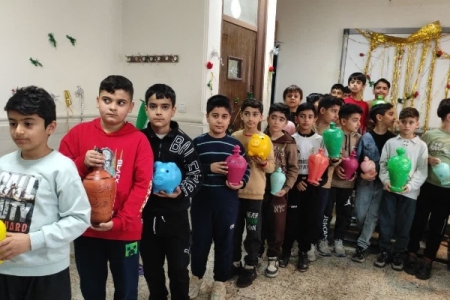 دانش‌آموزان مدرسه بهار با قلک‌های مهربانی به استقبال ماه رمضان رفتند