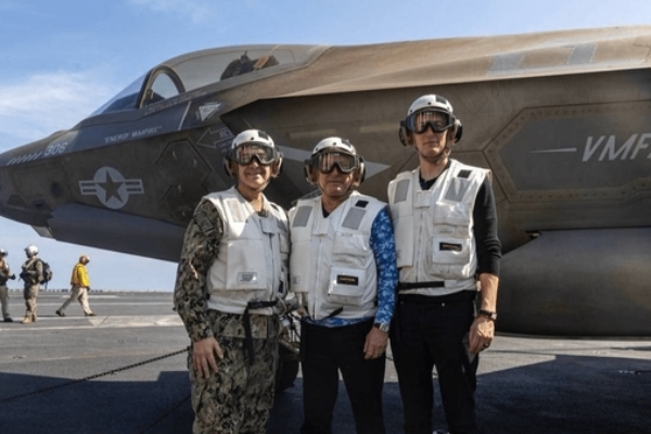 شوآف در عرشه آبراهام لینکلن؛ ترکیب ناتوانی و تصویرسازی