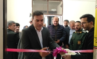 افتتاح نمایشگاه انقلاب و بلندترین روزنامه دیواری ۵۰ متری به همت جوان سرپل‌ذهابی