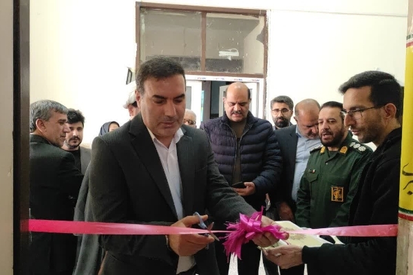 افتتاح نمایشگاه انقلاب و بلندترین روزنامه دیواری ۵۰ متری به همت جوان سرپل‌ذهابی