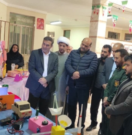 برپایی نمایشگاه آثار علمی اعضای کانون پرورش فکری به مناسبت دهه فجر