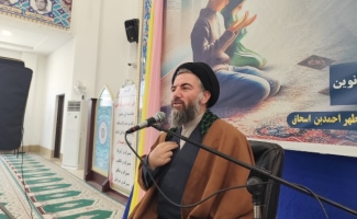 برگزاری اجلاسیه نماز با حضور دانش‌آموزان سرپل‌ذهاب در حرم مطهر احمد بن اسحاق ره سرپل‌ذهاب