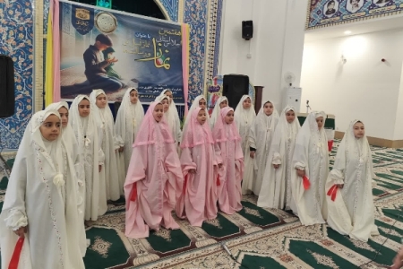 اجلاسیه نماز با حضور دانش‌آموزان سرپل‌ذهاب در حرم مطهر احمد بن اسحاق ره سرپل‌ذهاب