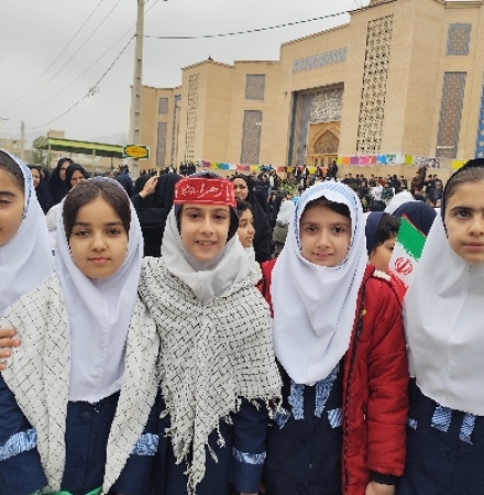 مشق پایداری و مقاومت کودکان در چهل و هفتمین فجر انقلاب اسلامی در سرپل‌ذهاب