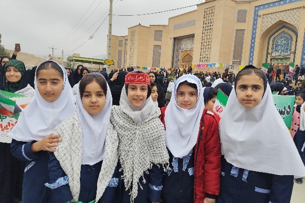 مشق پایداری و مقاومت کودکان در چهل و هفتمین فجر انقلاب اسلامی در سرپل‌ذهاب