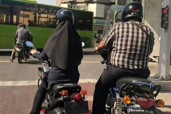 مسئله موتورسواری زنان را فقه پویا سامان می‌دهد