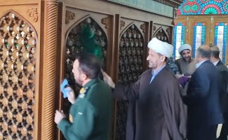 غبارروبی حرم مطهر و مساجد سرپل‌ذهاب در آستانه ماه مبارک رمضان