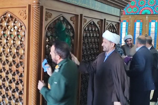 غبارروبی حرم مطهر و مساجد سرپل‌ذهاب در آستانه ماه مبارک رمضان