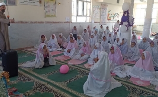 مراسم جشن تکلیف دانش‌آموزان دختر در مدرسه لاله شهرستان سرپل‌ذهاب برگزارشد