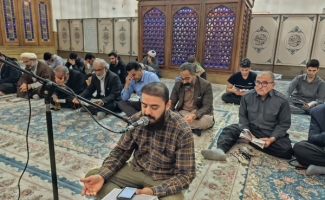 به مناسبت بزرگداشت اربعین شهدا و جان‌باختگان کودتای آمریکایی ـ صهیونیستی، مراسم معنوی محفل انس با قرآن کریم و قرائت دعای توسل در جوار حرم مطهر احمد بن اسحاق در سرپل‌ذهاب برگزار شد.