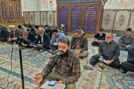 به مناسبت بزرگداشت اربعین شهدا و جان‌باختگان کودتای آمریکایی ـ صهیونیستی، مراسم معنوی محفل انس با قرآن کریم و قرائت دعای توسل در جوار حرم مطهر احمد بن اسحاق در سرپل‌ذهاب برگزار شد.