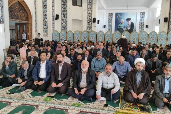 صفوف به‌هم‌پیوسته و باشکوه نمازگزاران سرپل ذهاب در نخستین آدینه ماه مبارک رمضان، جلوه‌ای از وحدت و معنویت را رقم زد.