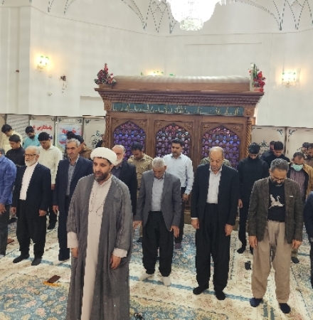 اقامه نماز جماعت مغرب و عشا در سومین روز ماه مبارک رمضان