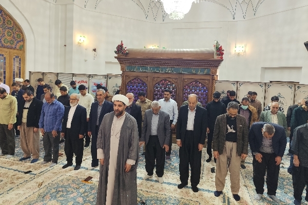 اقامه نماز جماعت مغرب و عشا در سومین روز ماه مبارک رمضان