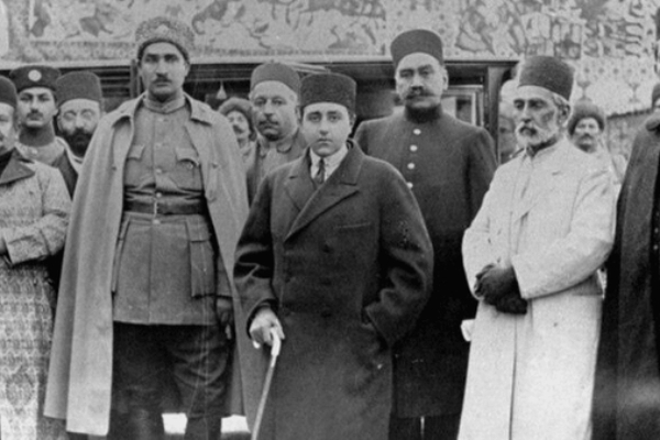 از اصطبل تا تخت سلطنت؛ چه کسانی رضاخان را بالا کشیدند؟