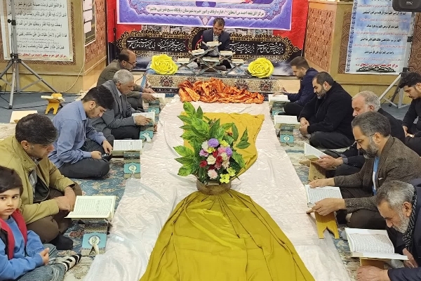 طنین صوت دلنشین قاریان قرآن در جوار حرم احمد بن اسحاق سرپل‌ذهاب / مراسم جزءخوانی قرآن کریم به جزء ششم رسید