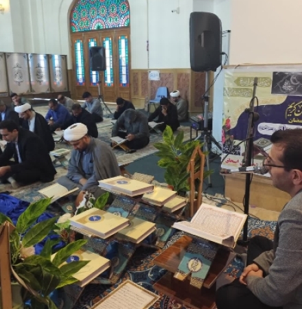 در هشتمین روز از ماه مبارک رمضان، محفل نورانی انس با قرآن کریم در جوار حرم مطهر احمد بن اسحاق شهرستان سرپل‌ذهاب برگزار شد.