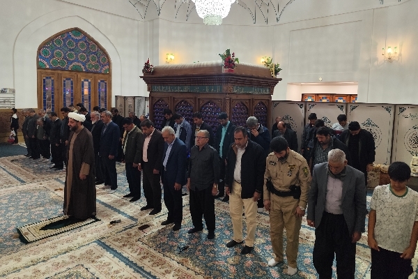 اقامه نماز جماعت مغرب و عشا در دهمین روز ماه مبارک رمضان