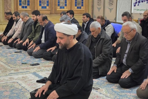 اقامه نماز جماعت مغرب و عشا در هجدهم  روز ماه مبارک رمضان