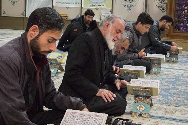 طنین دلنشین آیات وحی در جوار حرم مطهر احمد بن اسحاق/ اهدای ثواب جزء هجدهم  به روح شهید امام خامنه‌ای و شهدای انقلاب