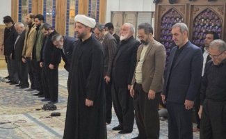 اقامه نماز جماعت مغرب و عشا در بیستمین روز ماه مبارک رمضان