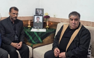 دیدار مسئولان با خانواده شهید صادق چله‌نیا در سرپل‌ذهاب