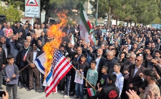 پرچم آمریکا و اسرائیل در آتش خشم مردم استکبارستیز سرپل‌ذهاب سوخت