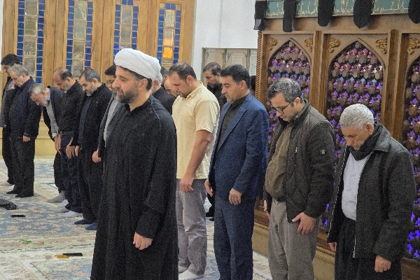 اقامه نماز جماعت مغرب و عشا در بیست‌ و پنجمین روز ماه مبارک رمضان