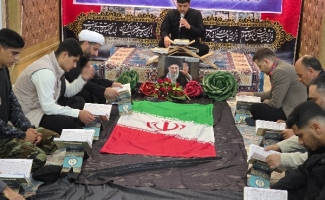 طنین دلنشین آیات وحی در جوار حرم مطهر احمد بن اسحاق/ اهدای ثواب جزء بیست و ششم به روح شهید امام خامنه‌ای و شهدای انقلاب