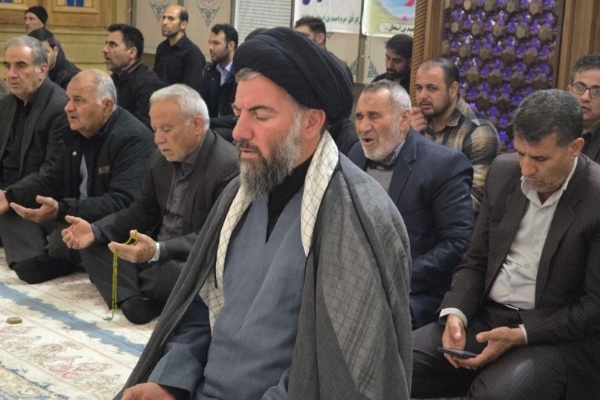 اقامه نماز جماعت مغرب و عشا در بیست‌ و هفتم روز ماه مبارک رمضان