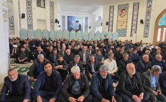 آخرین نماز جمعه ماه مبارک رمضان به امامت حجت‌الاسلام سید محمدعلی ساداتی در شهرستان سرپل‌ذهاب برگزار شد.