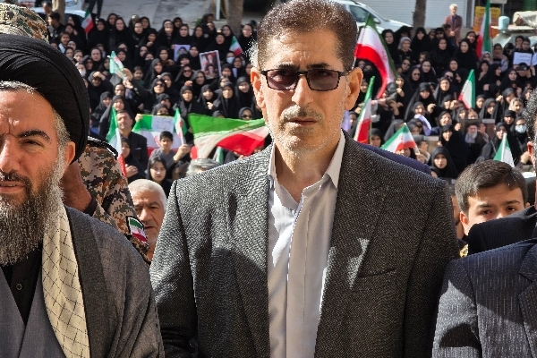 حضور شبانه مردم در خیابان‌های سرپل‌ذهاب پیام روشن دفاع ، اقتدار و پشتیبانی از نظام است