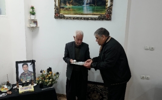 دیدار رئیس فراکسیون ایثارگران مجلس با خانواده دو شهید؛ تجلیل از صبر، تأکید بر نقش شهدا در اقتدار ملی