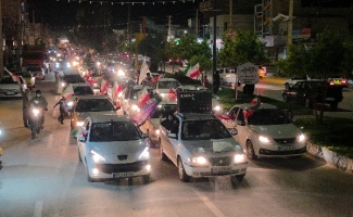 حماسه خیابانی در سرپل‌ذهاب؛ کاروان خودرویی در حمایت از ولایت و نیروهای مسلح