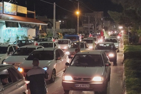 کاروان خودرویی مردم سرپل‌ذهاب؛ جلوه‌ای از وحدت در شب چهل‌وششم حضور