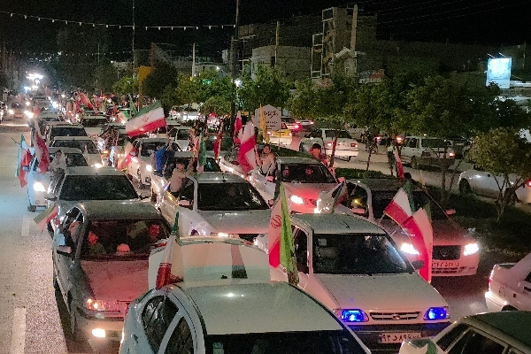 تداوم حماسه مردمی در سرپل‌ذهاب؛ شب چهل و هشتم با کاروان خودروها رقم خورد