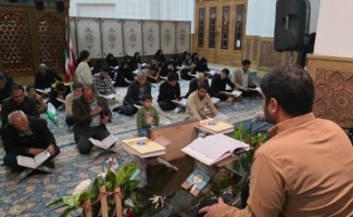 محفل انس با قرآن و تجلیل از قاریان رمضان در حرم احمد بن اسحاق(ع) به روایت تصویر