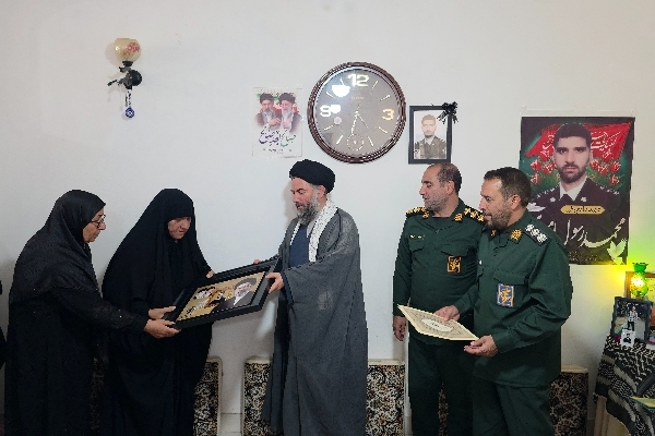 دیدار مسئولان سرپل‌ذهاب با خانواده شهدای حملات آمریکایی–صهیونیستی؛ تجلیل از صبر و ایثار