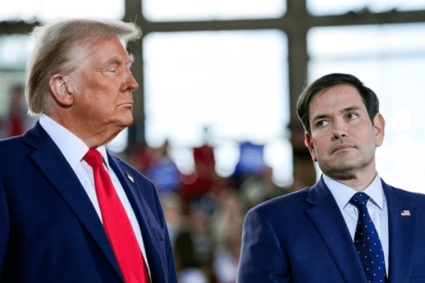 وزیر خارجه آمریکا: تنگه هرمز، سلاح هسته‌ای اقتصادی ایران است